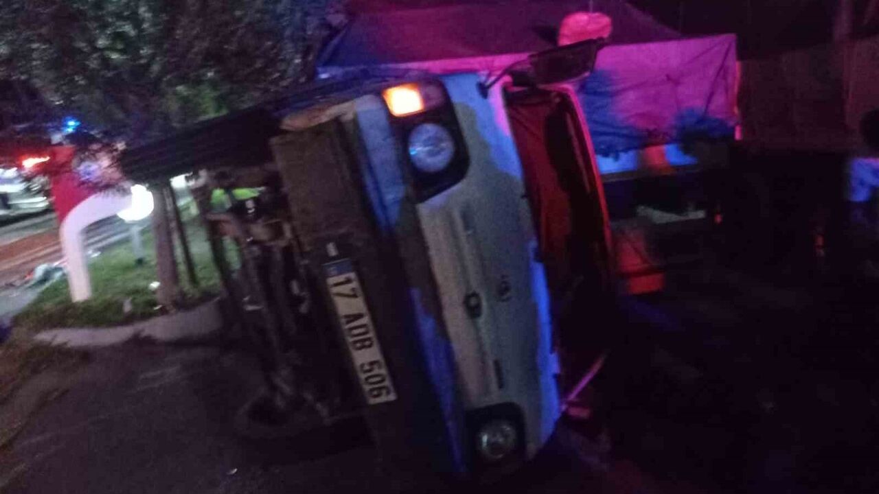 Balıkesir Havran'da kamyon ile kamyonet çarpıştı: 1 ölü, 1 yaralı