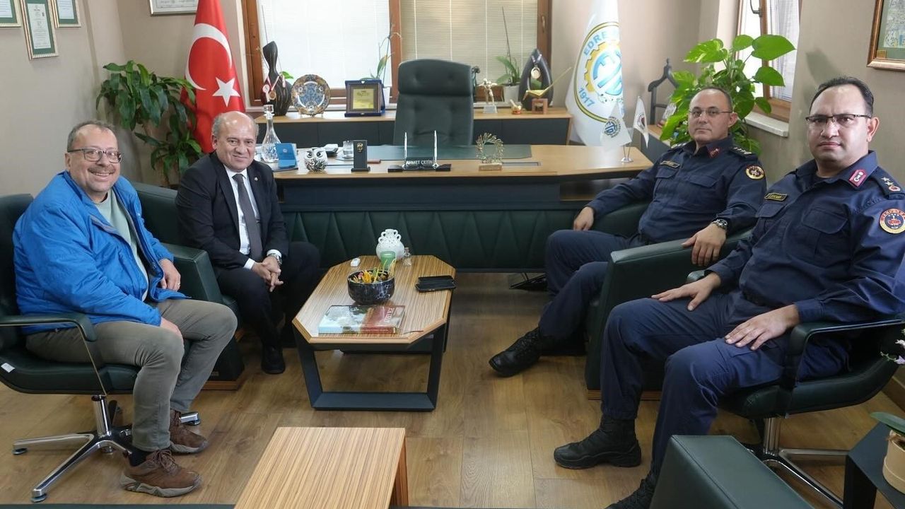 Balıkesir İl Jandarma Komutanı Murat Özer Edremit Ticaret Odası'nı Ziyaret Etti — Bölgesel Güvenlik ve İşbirliği Görüşüldü