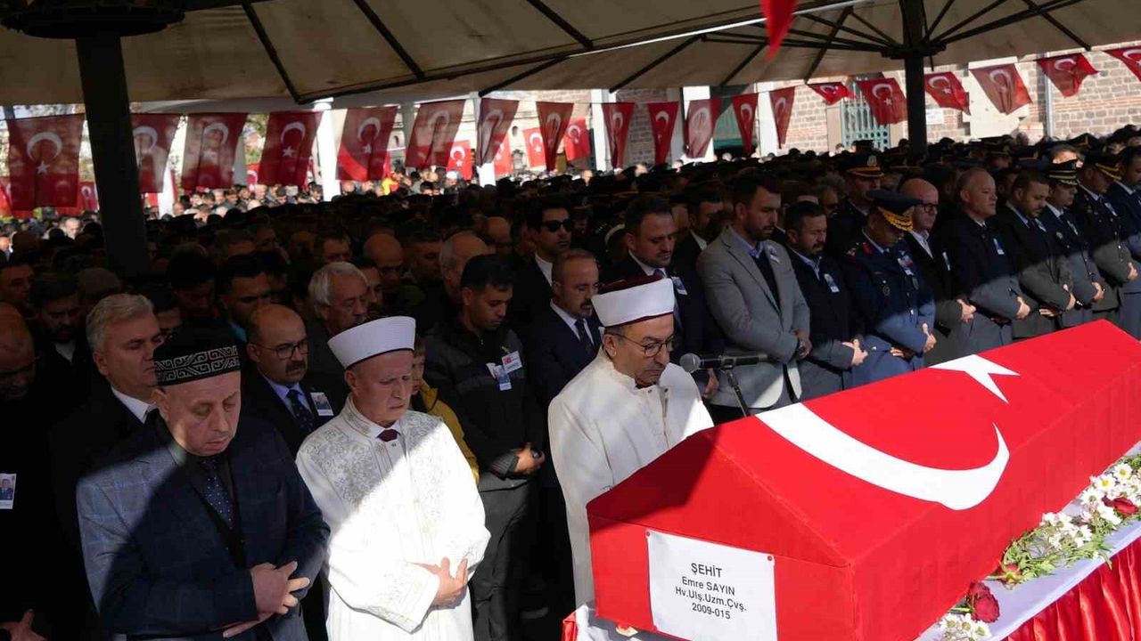 Balıkesir, Şehit Hava Ulaştırma Uzman Çavuş Emre Sayın’ı uğurladı