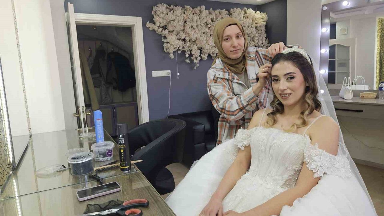 Balıkesir Sındırgı'da 4.4 büyüklüğünde deprem; gelin kuaförde panik yaşadı