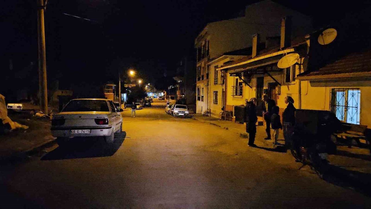 Balıkesir Sındırgı'da 4.9 büyüklüğünde deprem — yerin 9 km derinliğinde