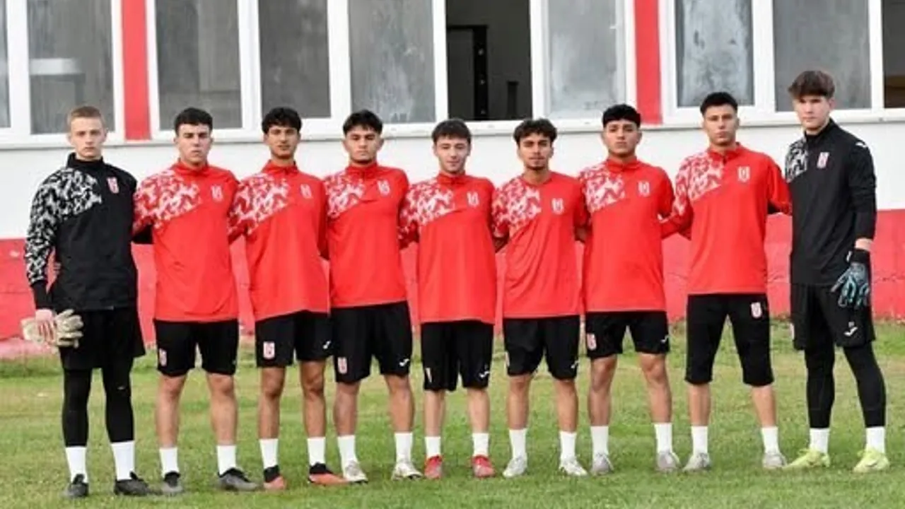 Balıkesirspor, bahis cezası sonrası 9 altyapı oyuncusunu A takıma dahil etti
