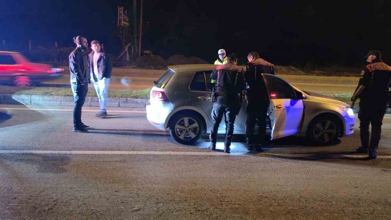 Bartın'da 'dur' ihtarına uymayan araç kovalamaca sonucu yakalandı