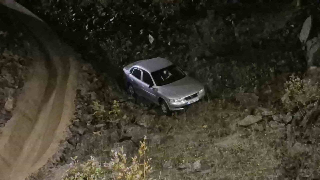 Bartın'da yağış nedeniyle viyadükten düşen otomobil: 1 hafif yaralı