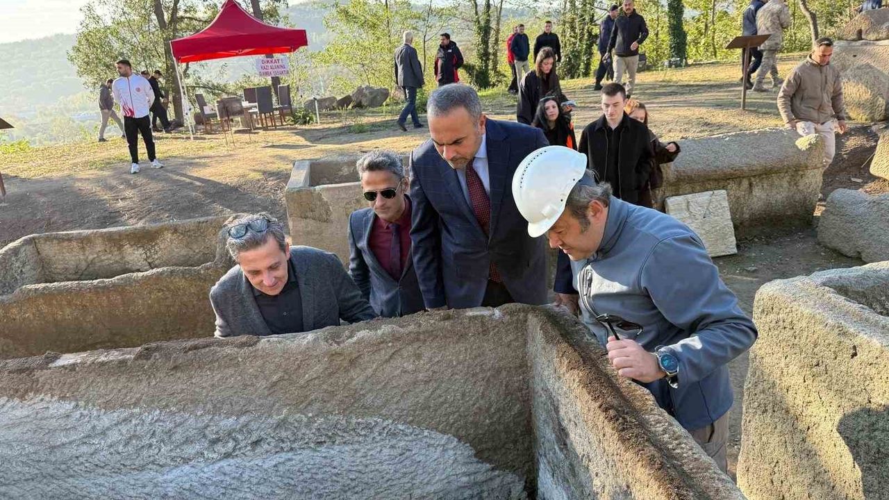 Bartın Üniversitesi (BARÜ) Tios Antik Kenti Doğu Nekropol Kazılarını İnceledi