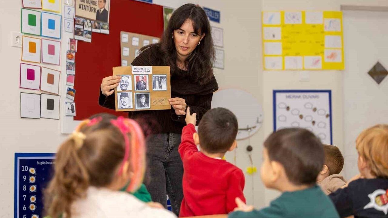 Başak Köse, 4 yaşında eğitim gördüğü anaokuluna 25 yıl sonra öğretmen olarak döndü