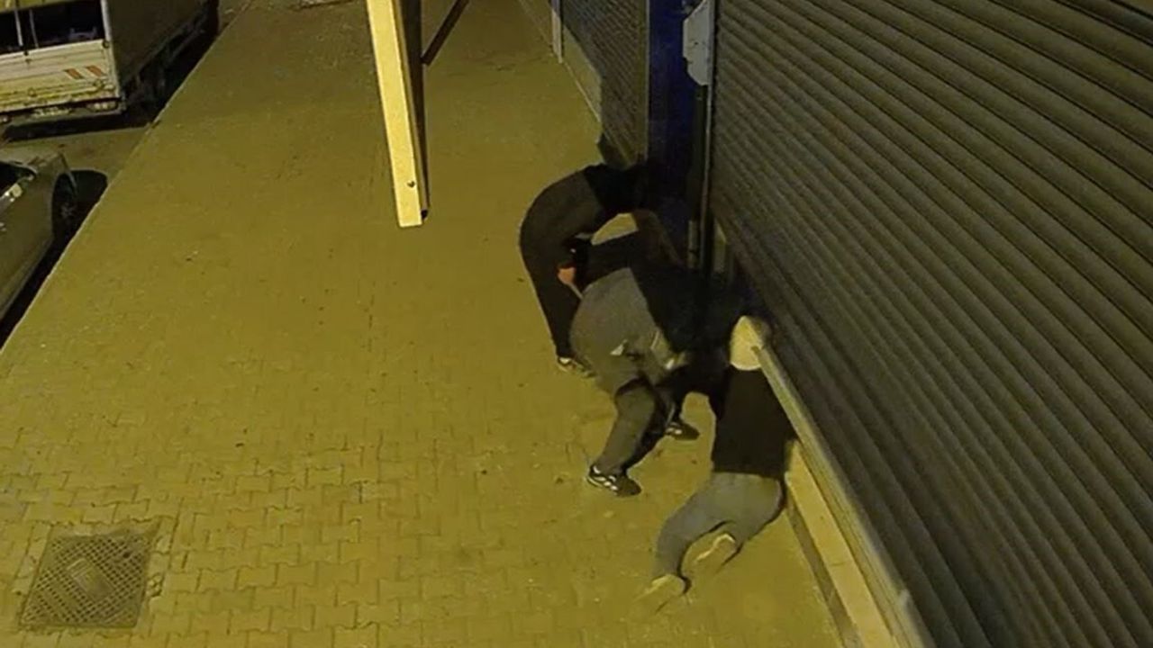 Başakşehir'de İş Yerinden Klima Hırsızlığı: 5 Kişilik Grup Kamerada