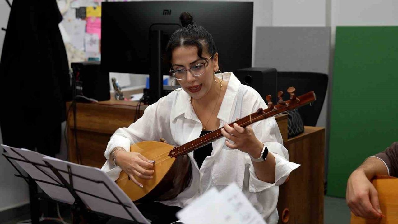 Başiskele'de Her Yaşa Ücretsiz Bağlama Eğitimi Başladı