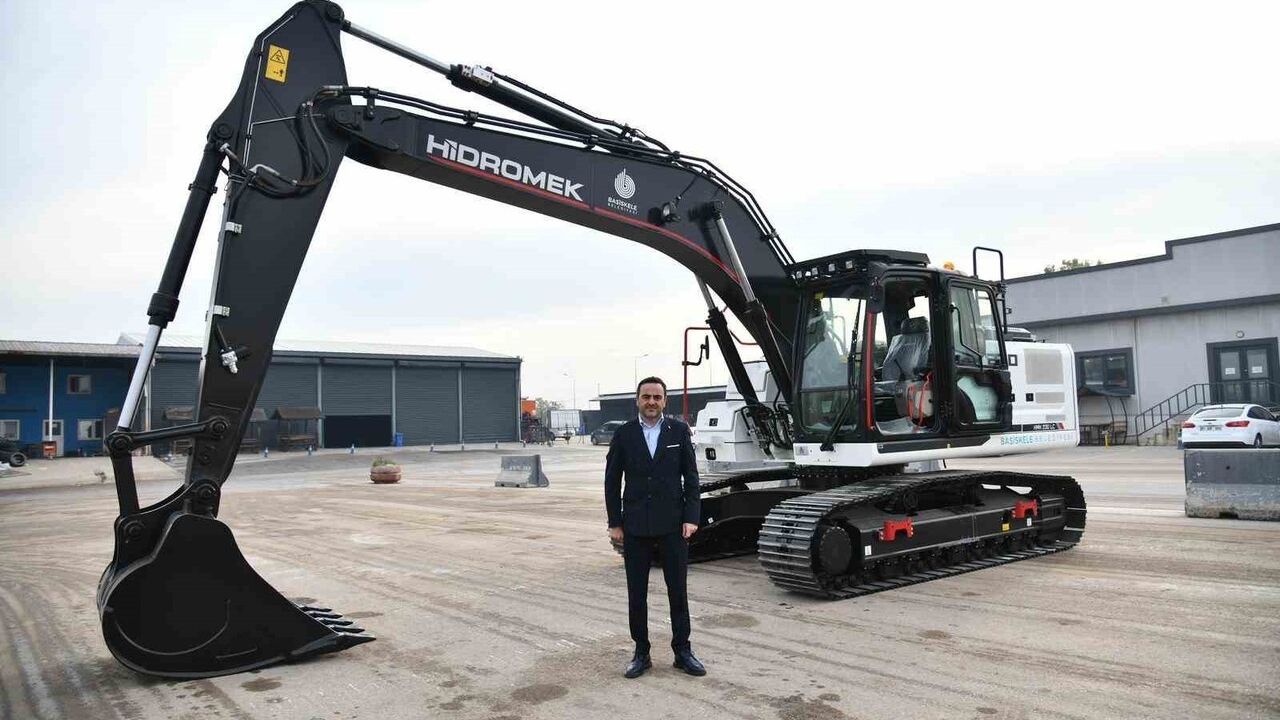 Başiskele’nin hizmet filosuna hibe destekli ekskavatör eklendi