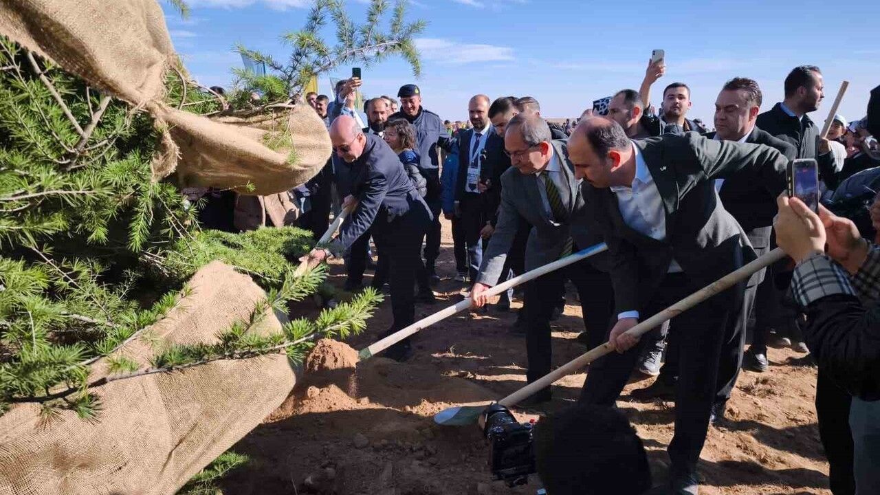 Başkan Altay öğrencilerle 'Geleceğe Nefes, Konya’ya Hayat' programında 15 bin fidan dikti