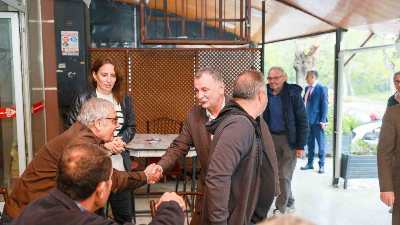 Başkan Balaban Laleli Mahallesi'nde esnaf taleplerini yerinde dinledi