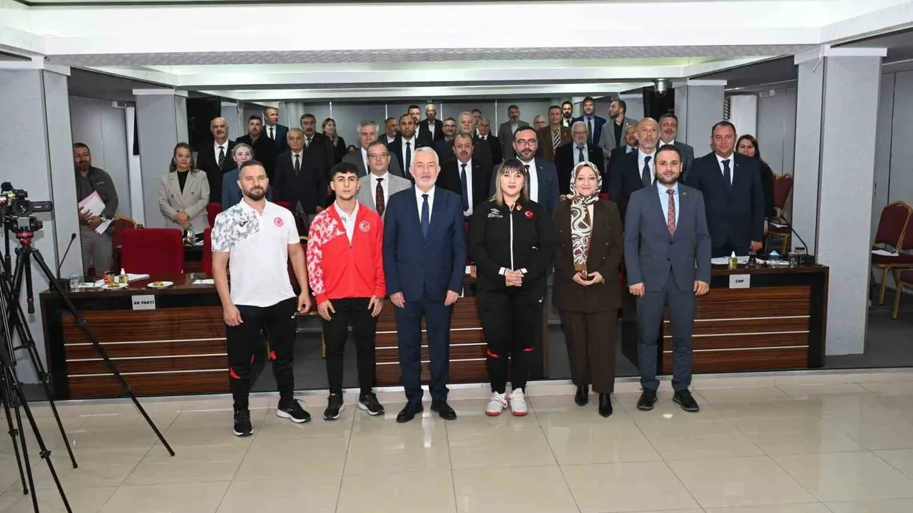 Başkan Başdeğirmen, Avrupa madalyalı sporcuları altınla ödüllendirdi