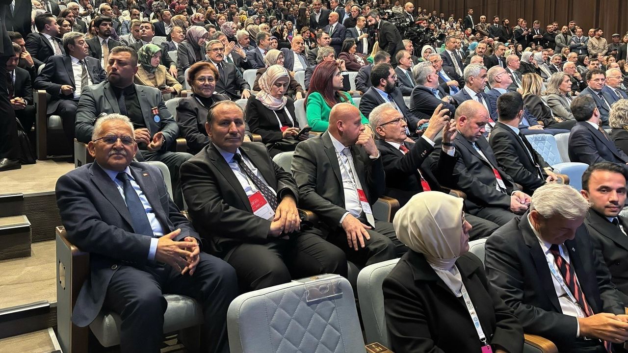 Başkan Büyükkılıç, 'Medeniyetimizde Şehir ve Mekân' Zirvesi'ne Katıldı ve Cumhurbaşkanı Erdoğan ile Görüştü