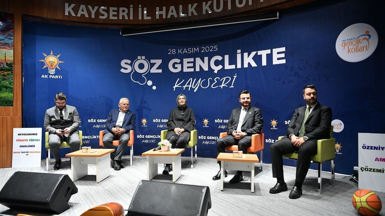 Başkan Büyükkılıç ve Fatma Betül Sayan Kaya 'Söz Gençlikte' programında Kayseri gençleriyle buluştu
