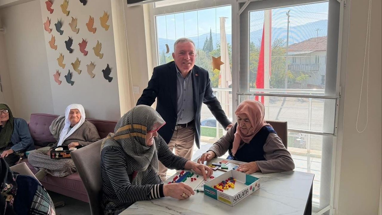 Başkan Kepenek, Honaz’ın Ümmügülsüm & Yusuf Kaya Yaşlı Rehabilitasyon Merkezi’ndeki vatandaşlarla buluştu