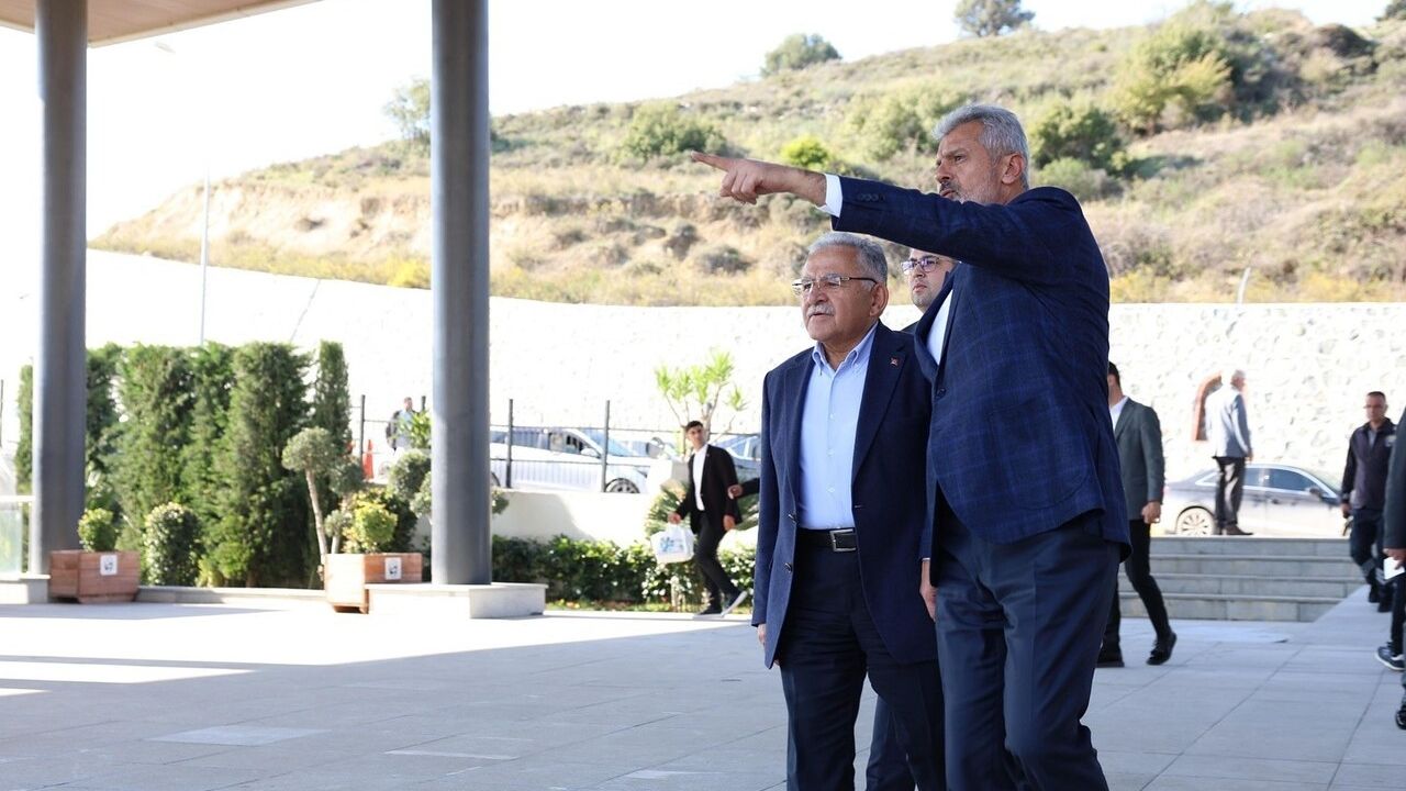 Başkan Memduh Büyükkılıç Hatay'da: Vali Mustafa Masatlı ve Başkan Mehmet Öntürk'ü Ziyaret Etti