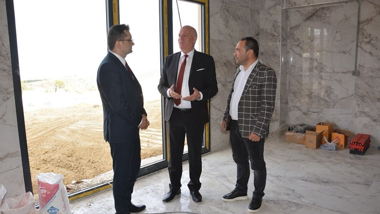 Başkan Murat Kumral, Babadağ’daki sosyal tesis ve spor sahası projelerini yerinde inceledi