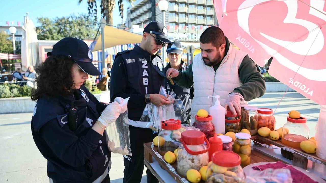 Başkan Ömer Günel talimatıyla Kuşadası'nda sokak lezzetleri denetimleri sıklaştı