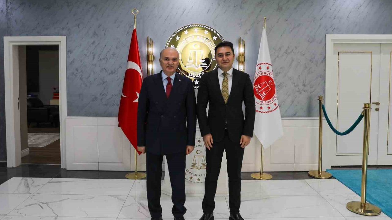 Başkan Özlü, Başsavcı Yasin Emre’yi Ziyarette Düzce'nin Gelişimini ve Kurumlararası İşbirliğini Görüştü