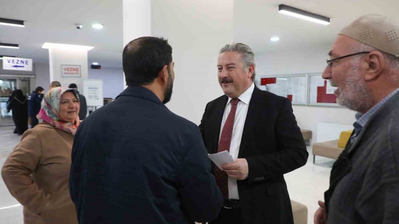 Başkan Palancıoğlu 2025 Emlak ve Çevre Temizlik Vergisi ikinci taksitini belediye veznesinde ödedi