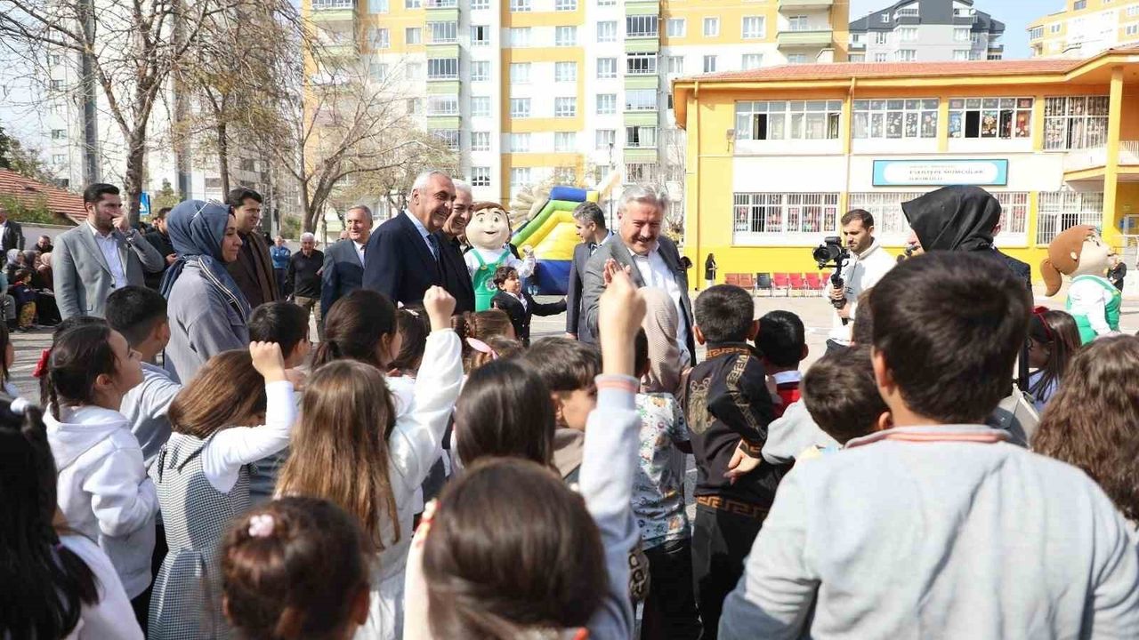 Başkan Palancıoğlu Esentepe Mumcular İlkokulu öğrencileriyle buluştu