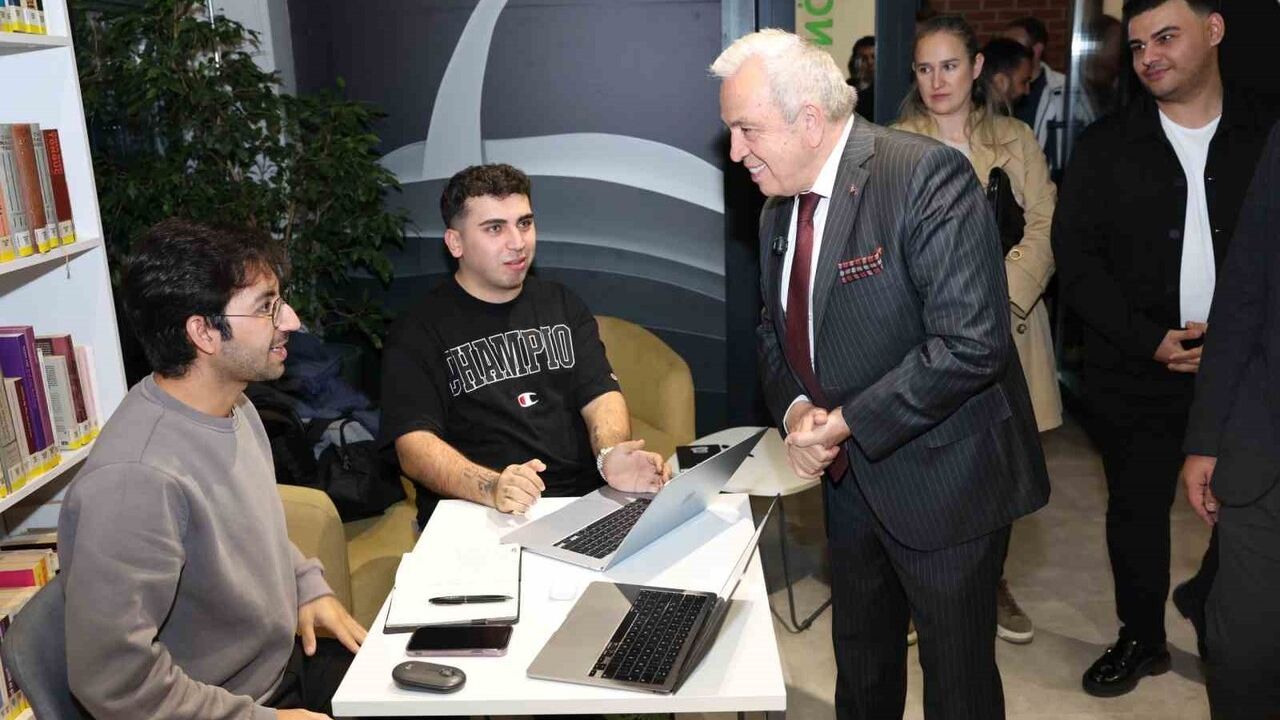 Başkan Şadi Özdemir’den üniversitelilere vize morali: Koza Kütüphane ziyaretinde etüt merkezleri sözü