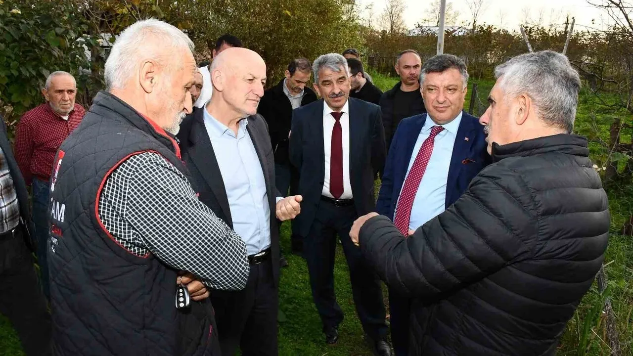Başkan Şenol Kul: 'Yaptıklarımızla ve Yapamadıklarımızla kantara çıkacağız' — Terme'de Beton Yol Çalışmaları Sürüyor