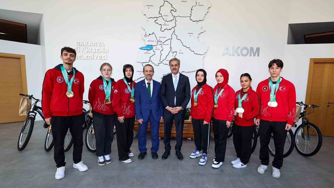 Başkan Yusuf Alemdar, Dünya Şampiyonu Wushu Kung Fu Milli Takımı'nı AKOM'da Ağırladı