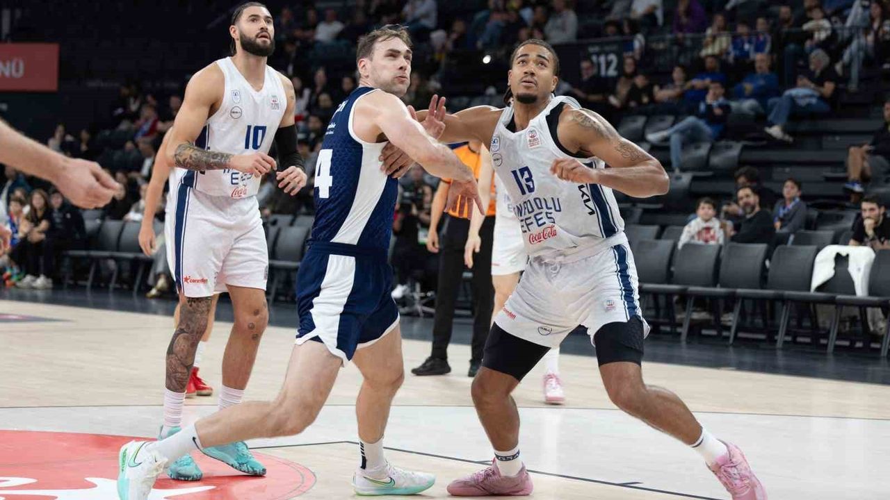 Basketbol Süper Ligi: Bahçeşehir Koleji, A. Efes'i 78-75 Mağlup Etti