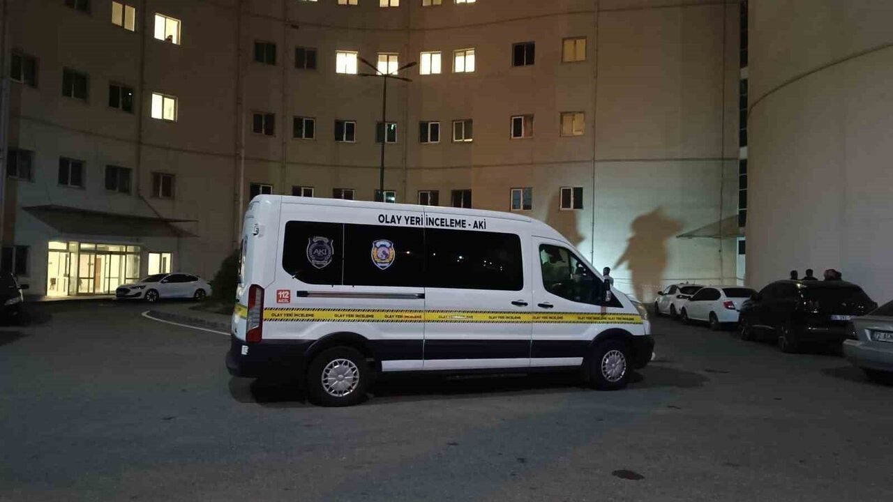 Batman'da Eğitim ve Araştırma Hastanesi'nin 5. katından atlayan kişi yaşamını yitirdi