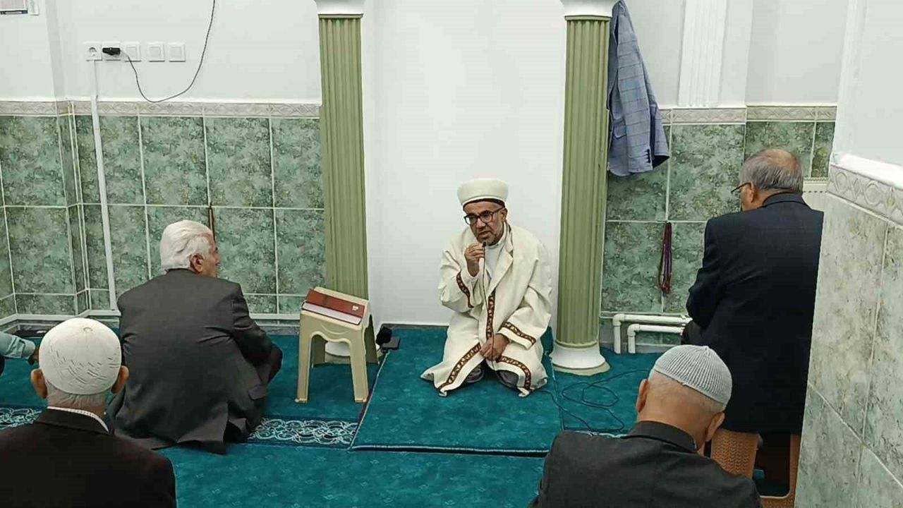 Batman'da İl Müftülüğü çağrısıyla camilerde yağmur duası: Çiftçiler kuraklık endişesiyle bir araya geldi