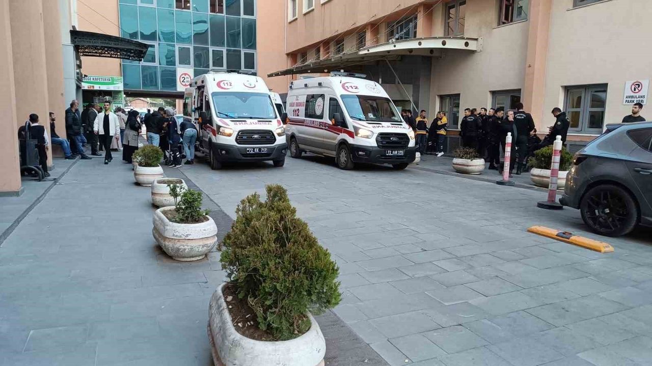 Batman'da Seyitler Mahallesi'nde bıçaklı kavga: 17 yaşındaki Y.Ç. yaralandı