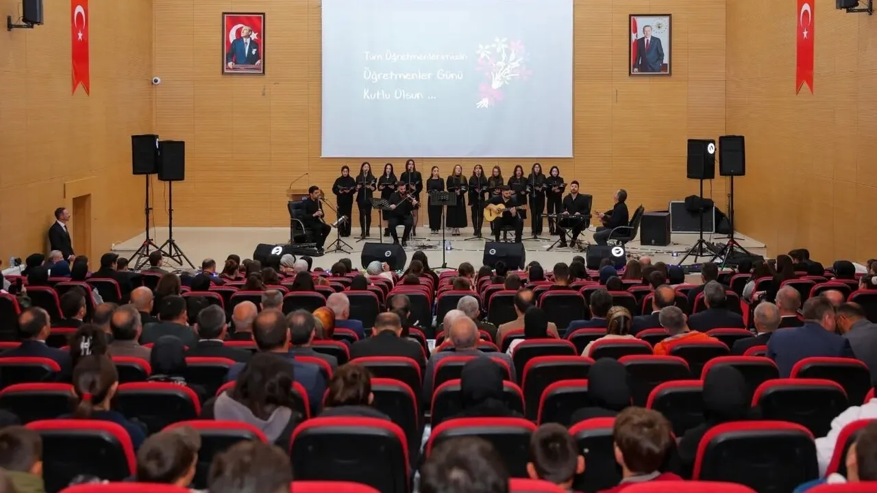 Bayburt'ta 24 Kasım Öğretmenler Günü Prof. Dr. Fuat Sezgin Konferans Salonu'nda Kutlandı