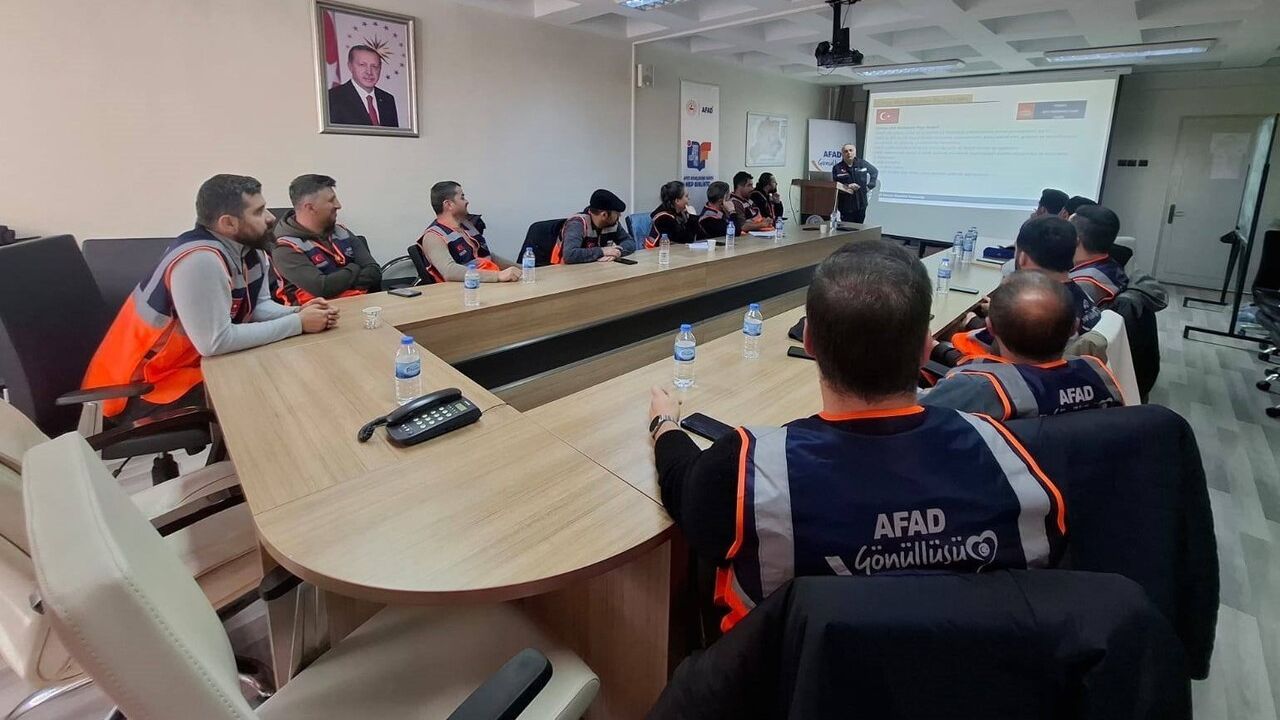 Bayburt'ta AKUB üyelerine destek AFAD gönüllüsü eğitimi tamamlandı