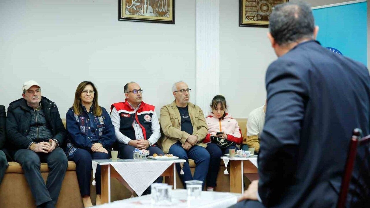 Bayburt’ta 'Çiftçi Buluşmaları' paneli: İklim değişikliğinin tarım ve hayvancılığa etkileri ele alındı