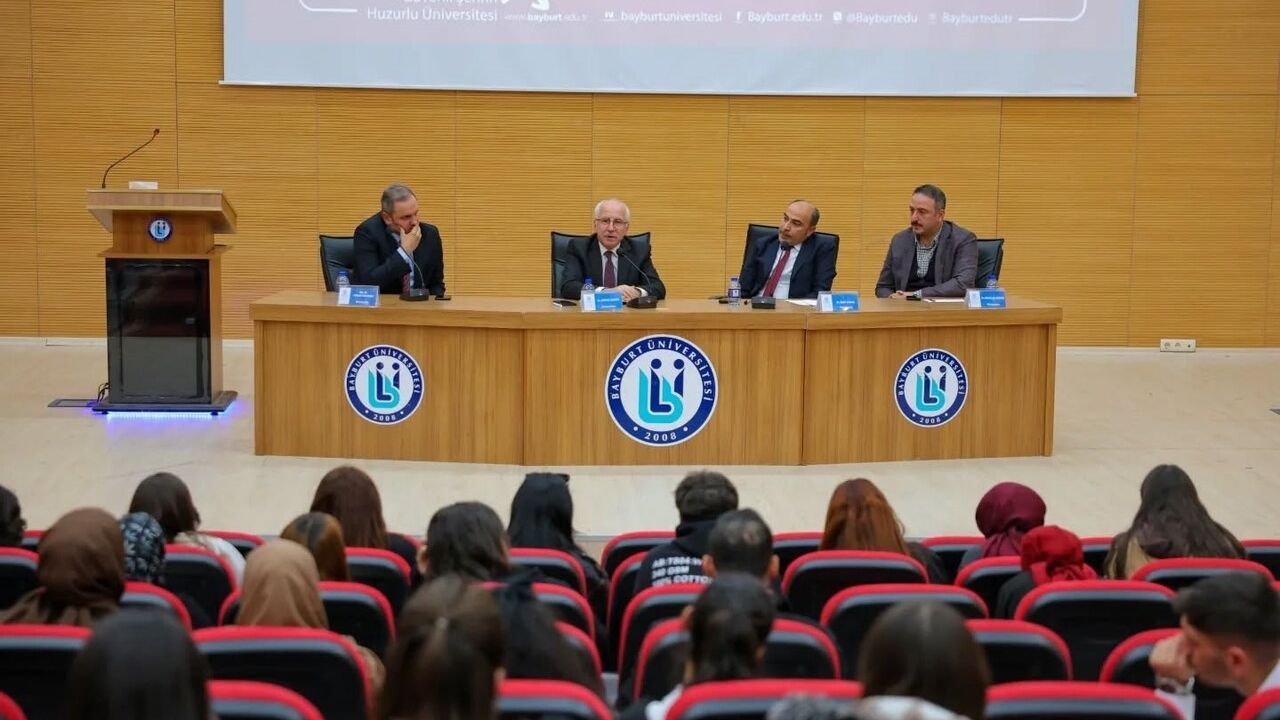 Bayburt'ta 'Cumhuriyetin İkinci Asrında Türkiye Yüzyılı' Paneli