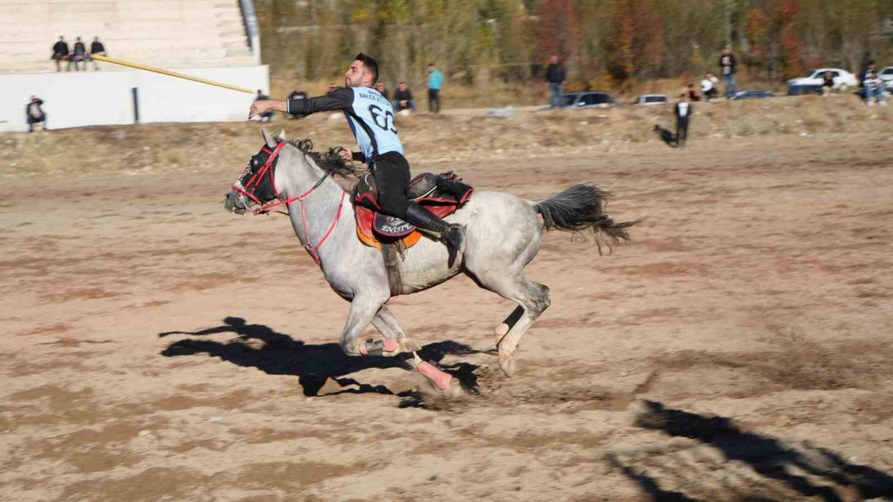 Bayburt’ta dostluk cirit müsabakası: Balca ve Erzincan Albayrak kulüpleri kardeşlik için yarıştı