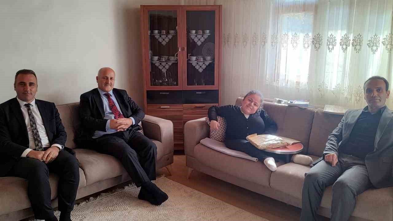 Bayburt'ta evde eğitim gören öğrenciye moral ziyareti