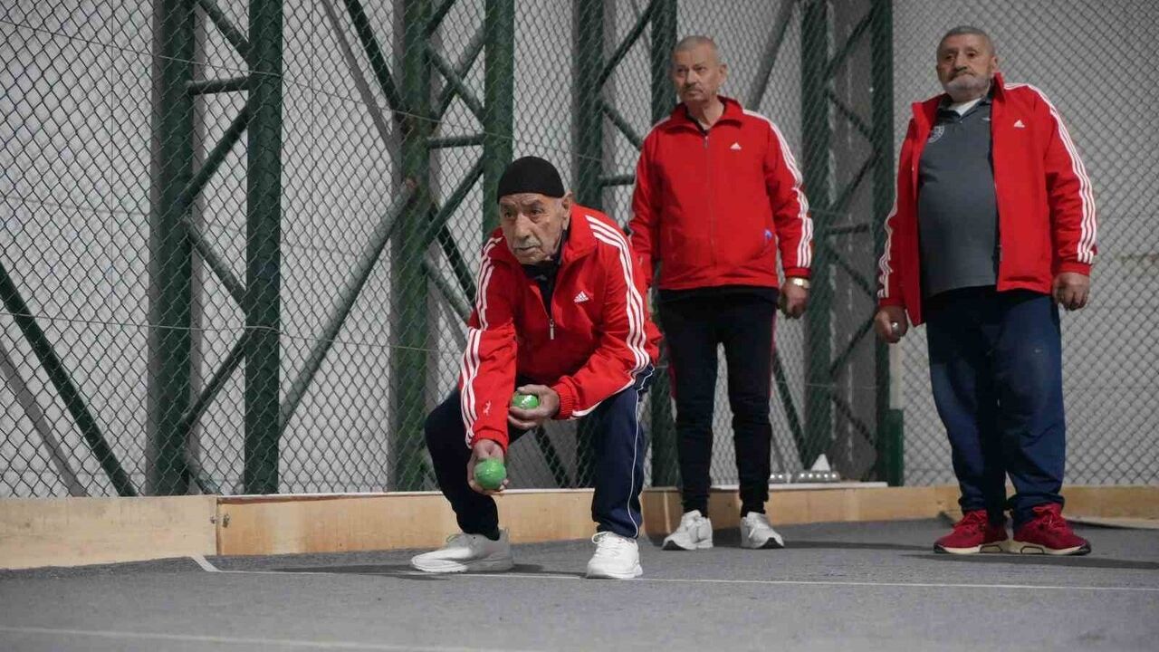 Bayburt'ta Huzur Bocce Ligi: Huzurevi Sakinleri Dostluk İçinde Yarıştı