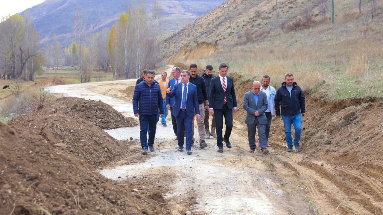 Bayburt’ta köy grup yolunda genişletme çalışmaları: Ulaşım güvenliği ve konfor artırılıyor