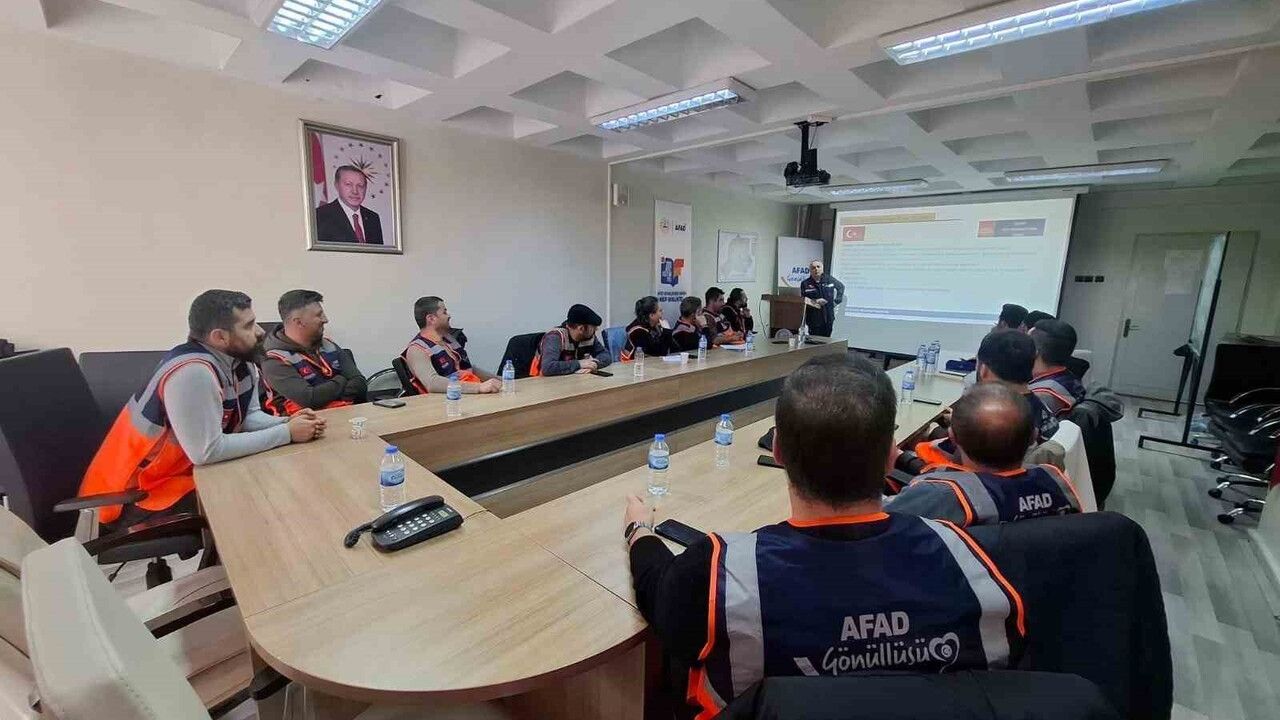 Bayburt'ta Millî Eğitim Bakanlığı AKUB Üyelerine Yönelik 'Destek AFAD Gönüllüsü' Eğitimi Başladı