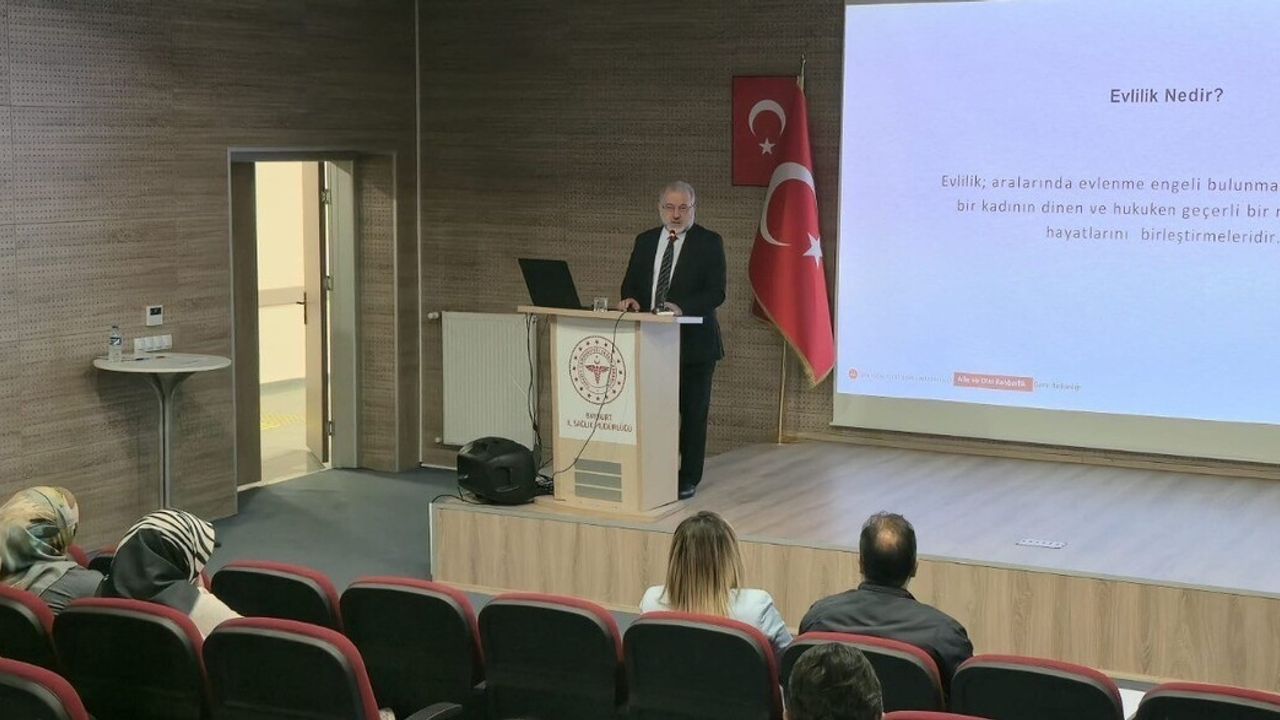 Bayburt'ta 'Neslin Korunması ve Yetiştirilmesinde Evliliğin Önemi' semineri düzenlendi