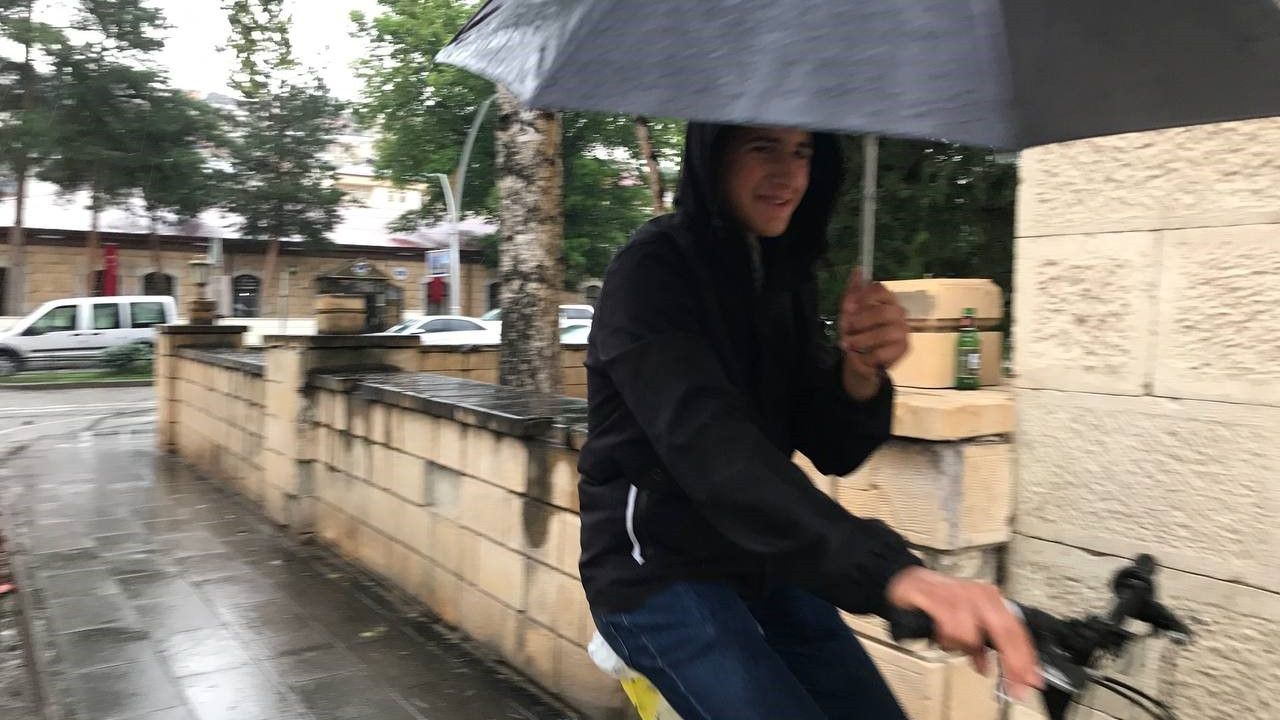 Bayburt'ta öğle saatlerinden itibaren aralıklı sağanak yağış bekleniyor