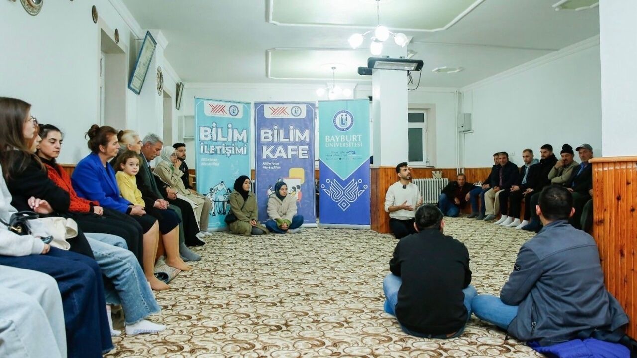 Bayburt Üniversitesi, Örence Köyü'nde 'Bi’ Buluşma' ile Çevre ve Genetik İlişkisini Anlattı