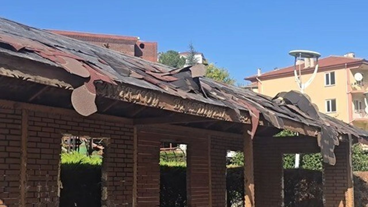 Bayırköy’de kapalı ve ısıtmalı 'Akıllı Durak' hizmete açıldı