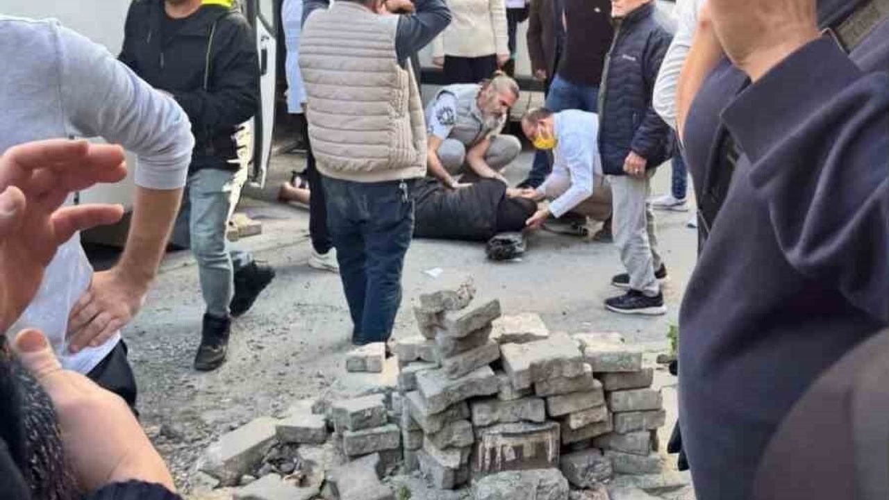 Bayrampaşa'da minibüsten inerken aracın altında kalan kadın hayatını kaybetti