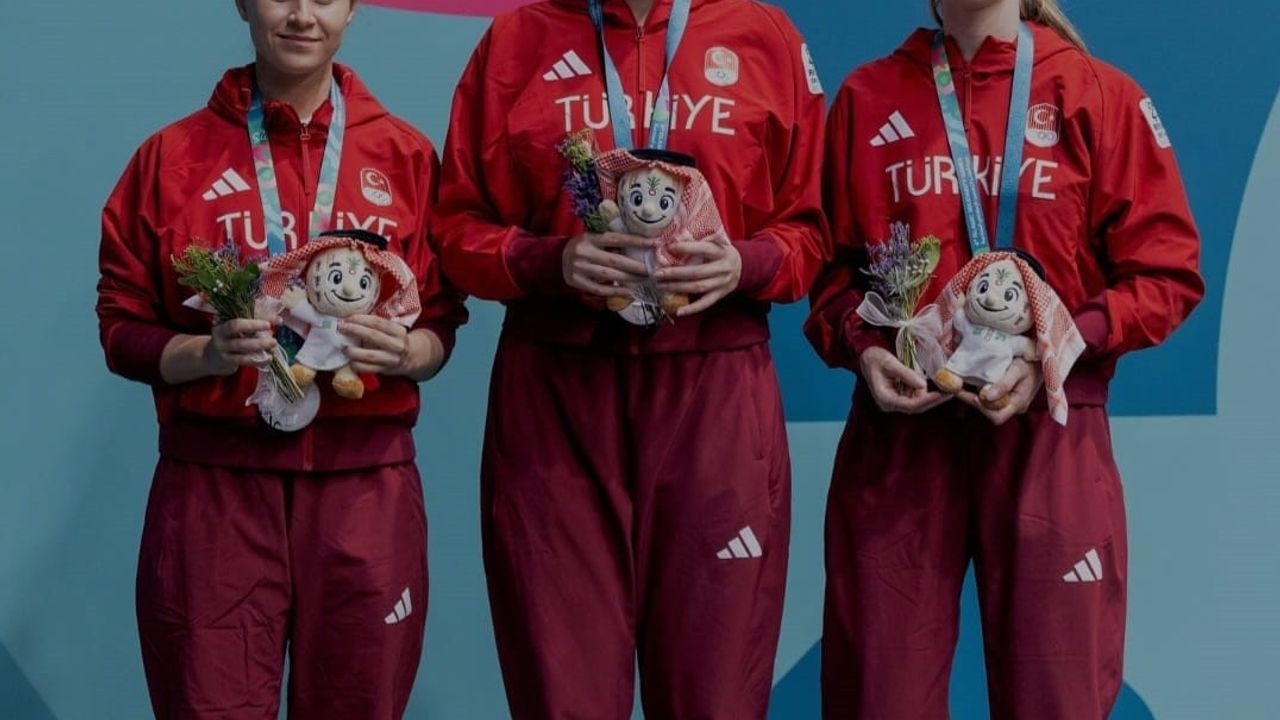 Belediyesporlu Özge Yılmaz, Kadın Masa Tenisi Milli Takımıyla Riyad’da Gümüş Madalya Kazandı