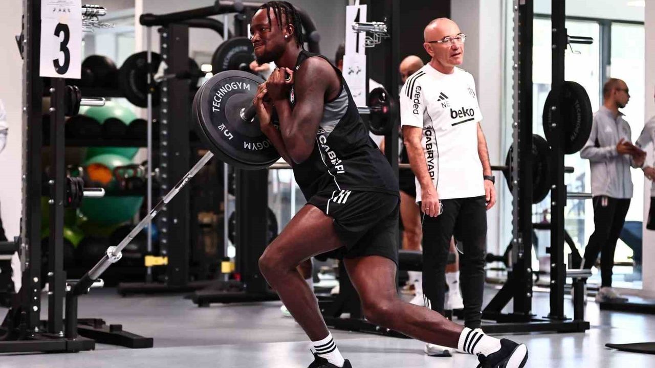 Beşiktaş, Samsunspor maçı hazırlıklarını salonda sürdürdü