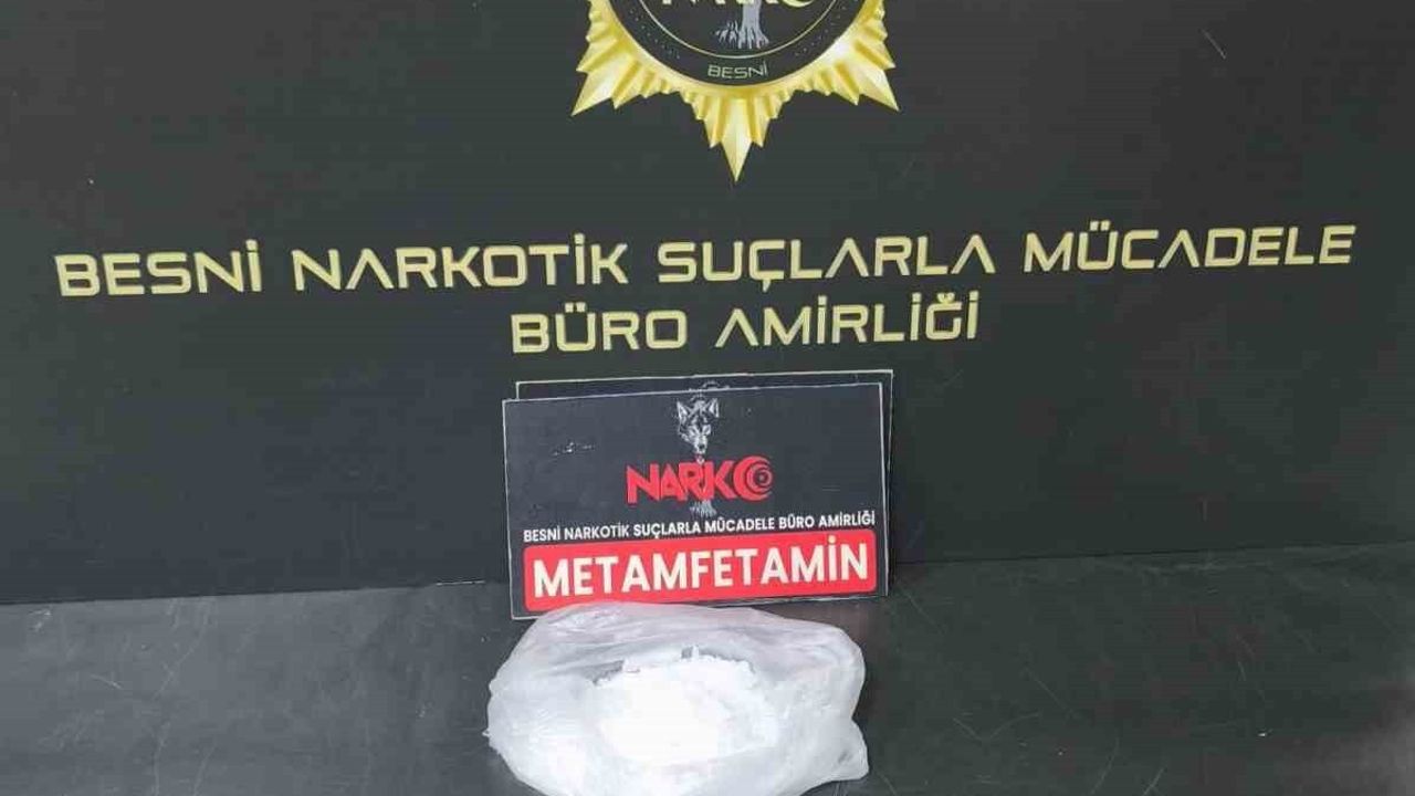 Besni'de narkotik operasyonu: Üzerlerinde uyuşturucu bulunan 2 kişi tutuklandı