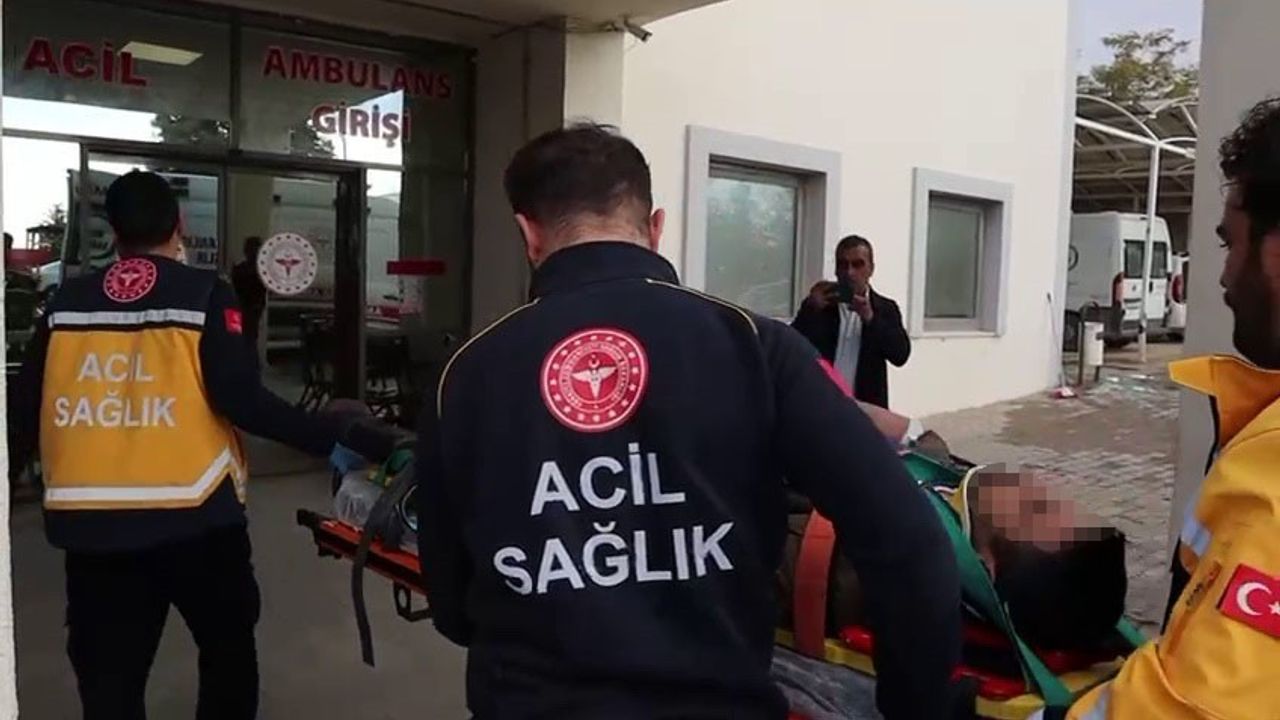 Besni'de otomobil şarampole yuvarlandı: 5 kişi yaralandı